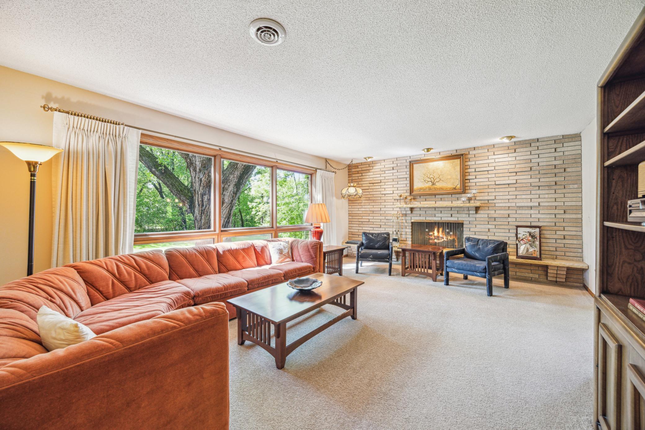 1801 Deer Hill Drive, Wayzata, Minnesota image 3
