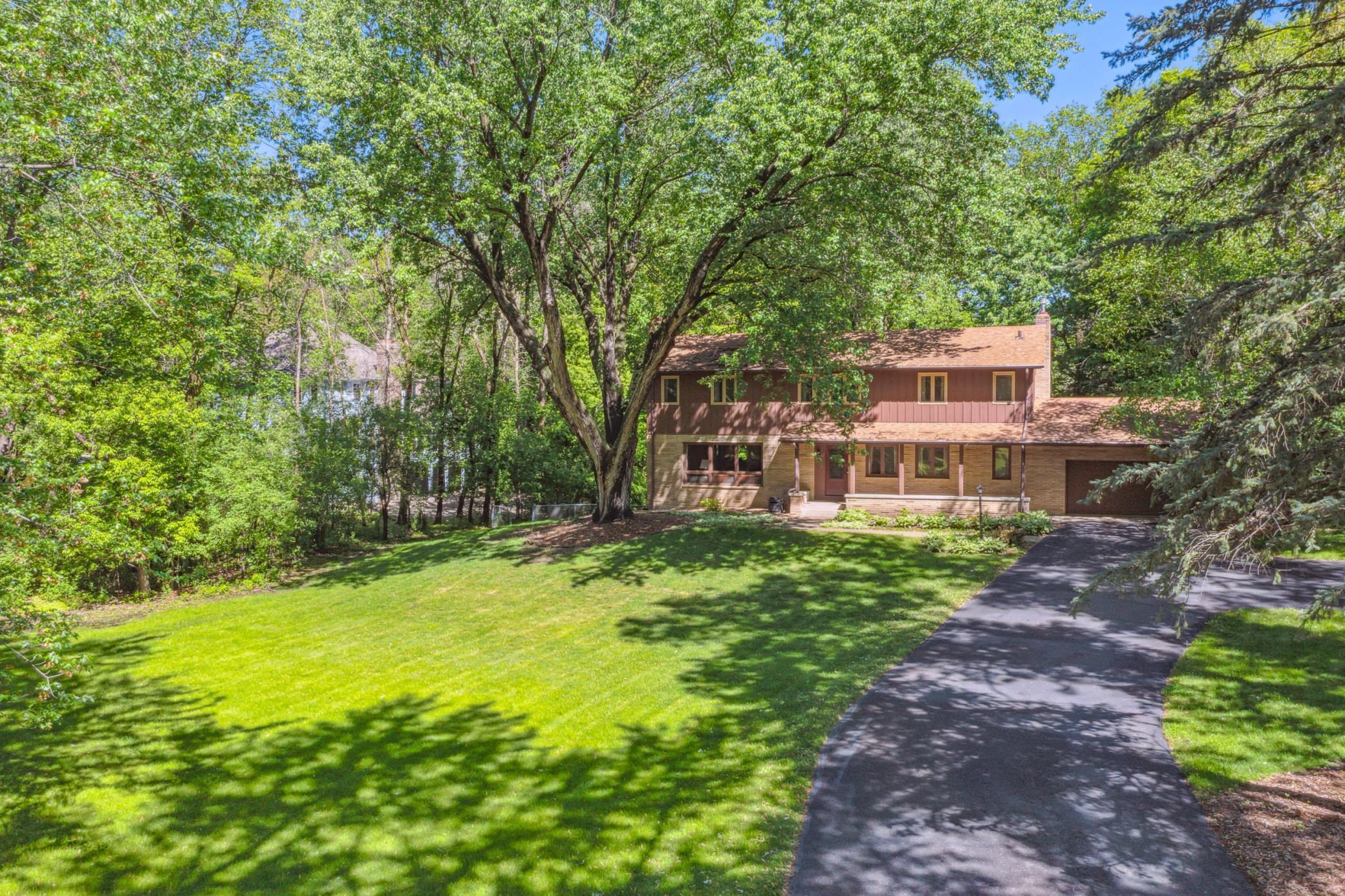 1801 Deer Hill Drive, Wayzata, Minnesota image 1