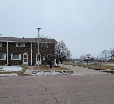 Homes For Sale - 1566 27th Avenue<br/> Fargo, ND 58103