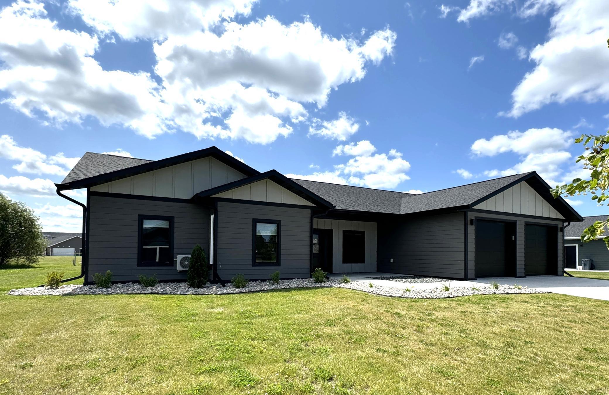514 Lincoln Street, Warroad, Minnesota image 2