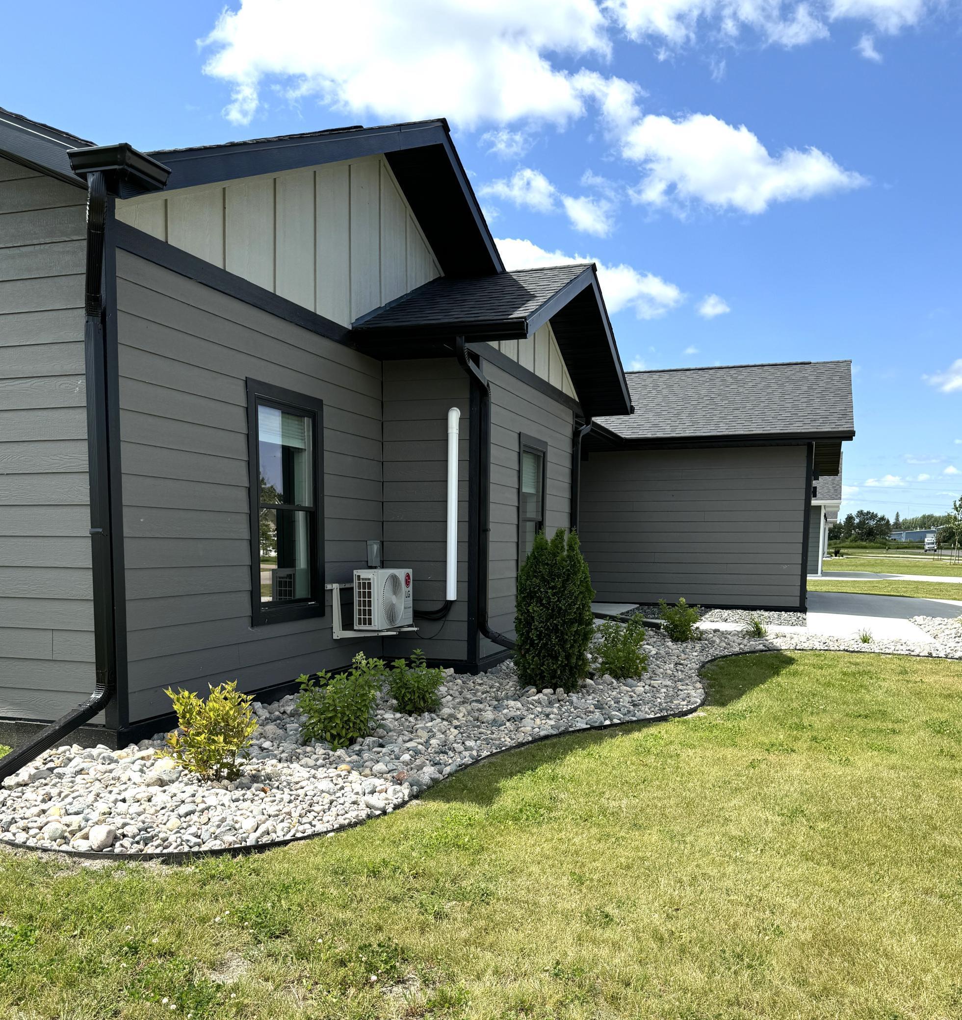 514 Lincoln Street, Warroad, Minnesota image 3