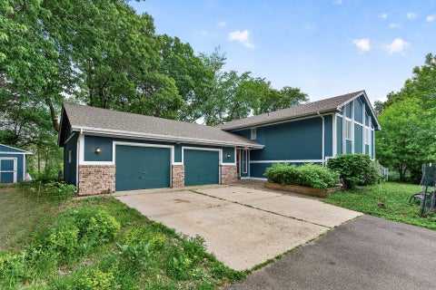 Homes For Sale - 23045 Plateau Drive<br/> Lakeville, MN 55044