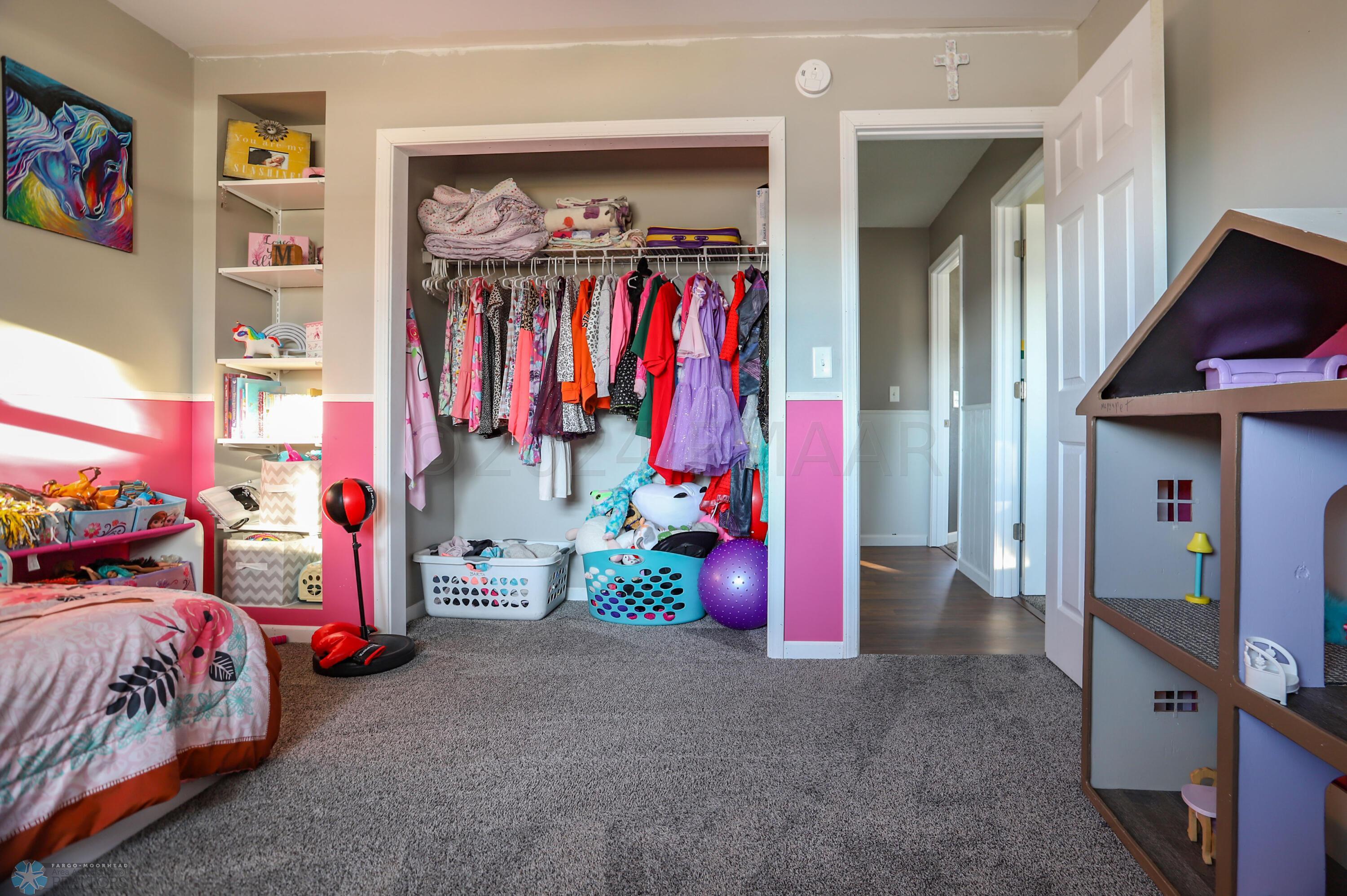 Moorhead, Minnesota 56560, United States, 4 Bedrooms Bedrooms, ,2 BathroomsBathrooms,Residential,Pending,60032