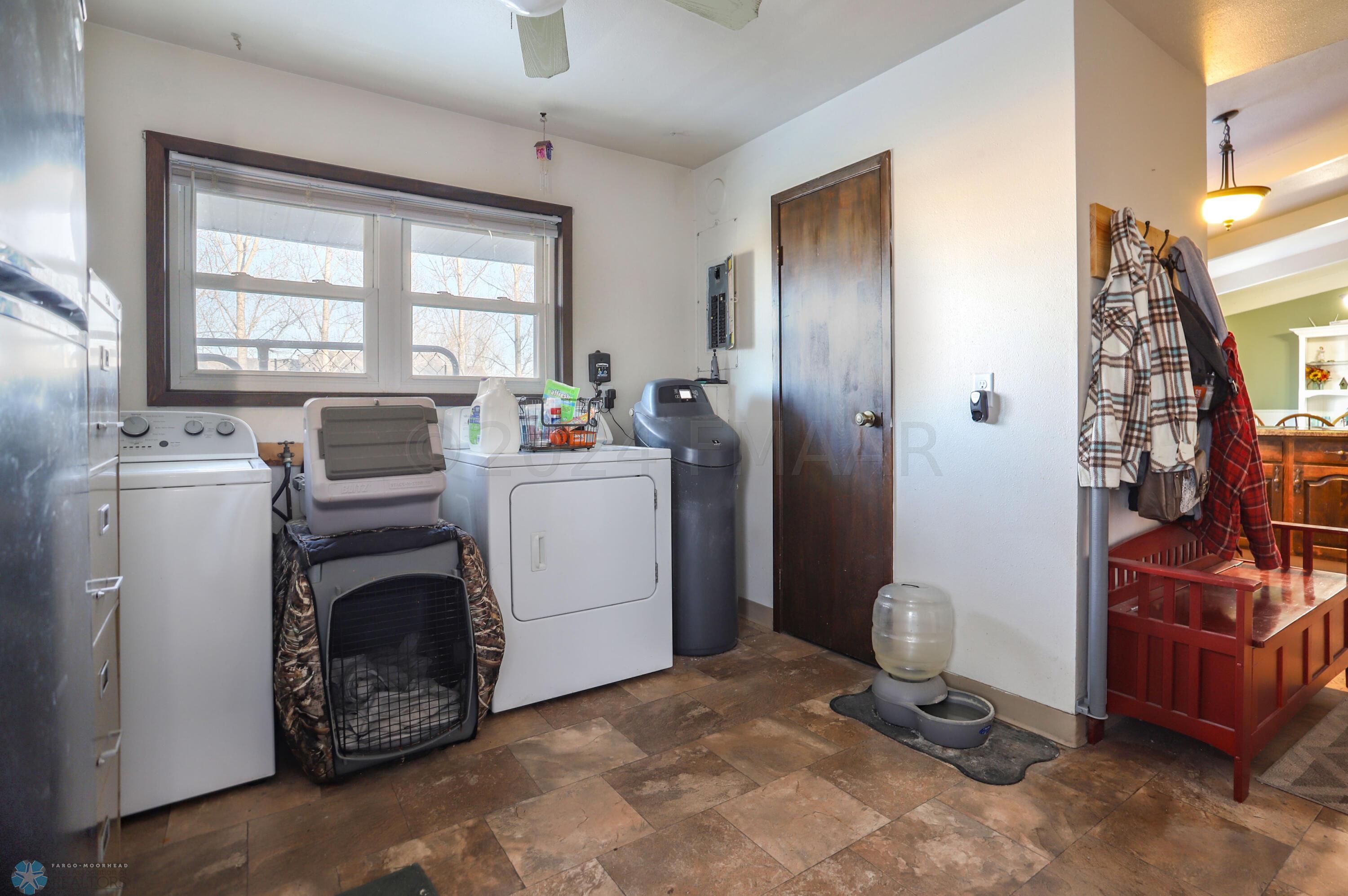 Moorhead, Minnesota 56560, United States, 4 Bedrooms Bedrooms, ,2 BathroomsBathrooms,Residential,Pending,60032