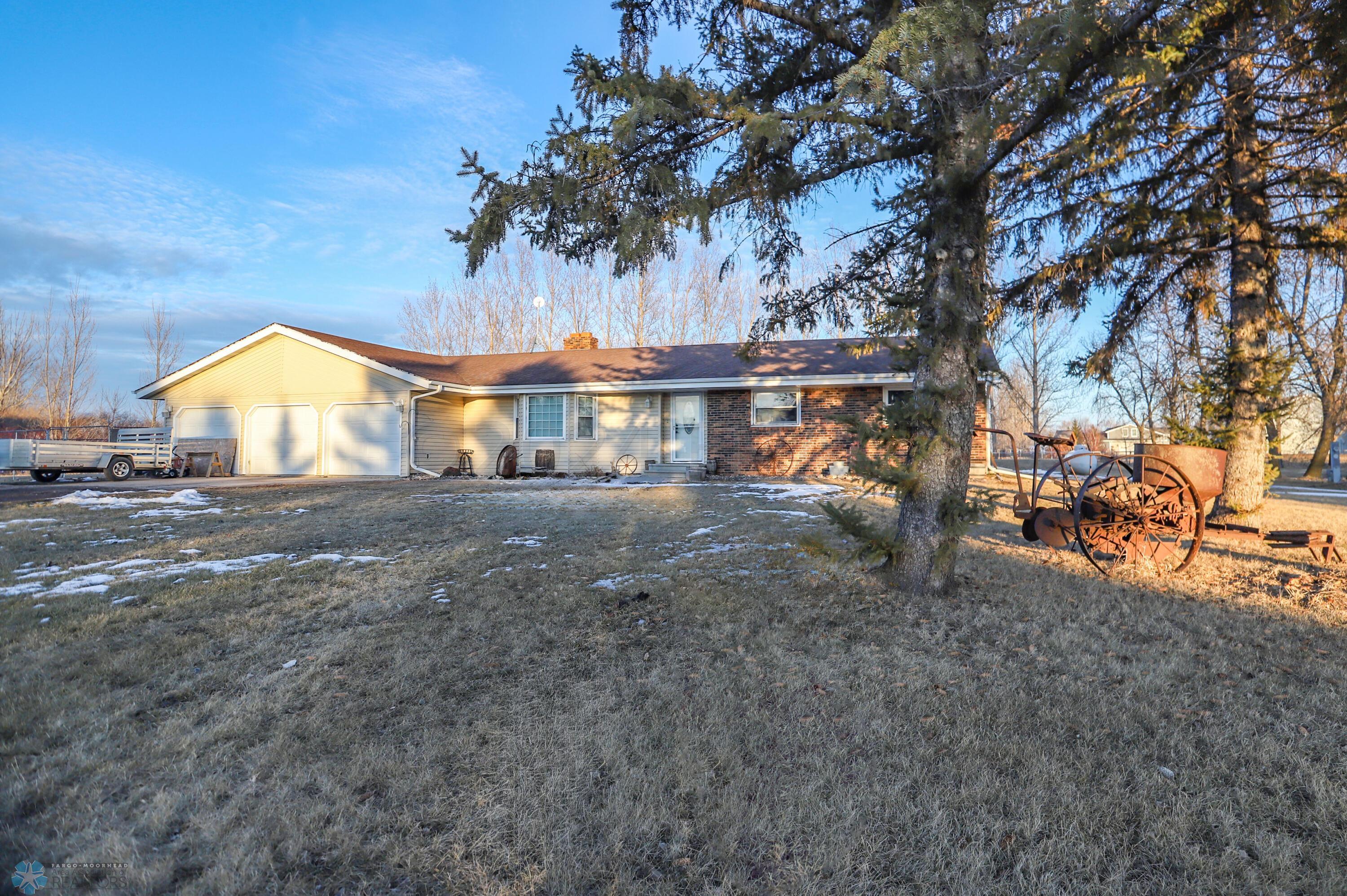 Moorhead, Minnesota 56560, United States, 4 Bedrooms Bedrooms, ,2 BathroomsBathrooms,Residential,Pending,60032