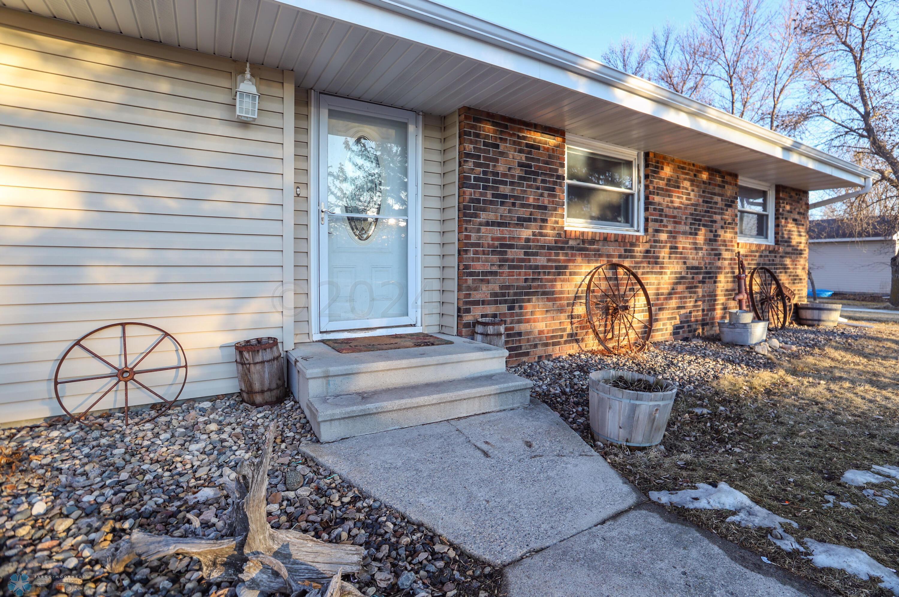 Moorhead, Minnesota 56560, United States, 4 Bedrooms Bedrooms, ,2 BathroomsBathrooms,Residential,Pending,60032