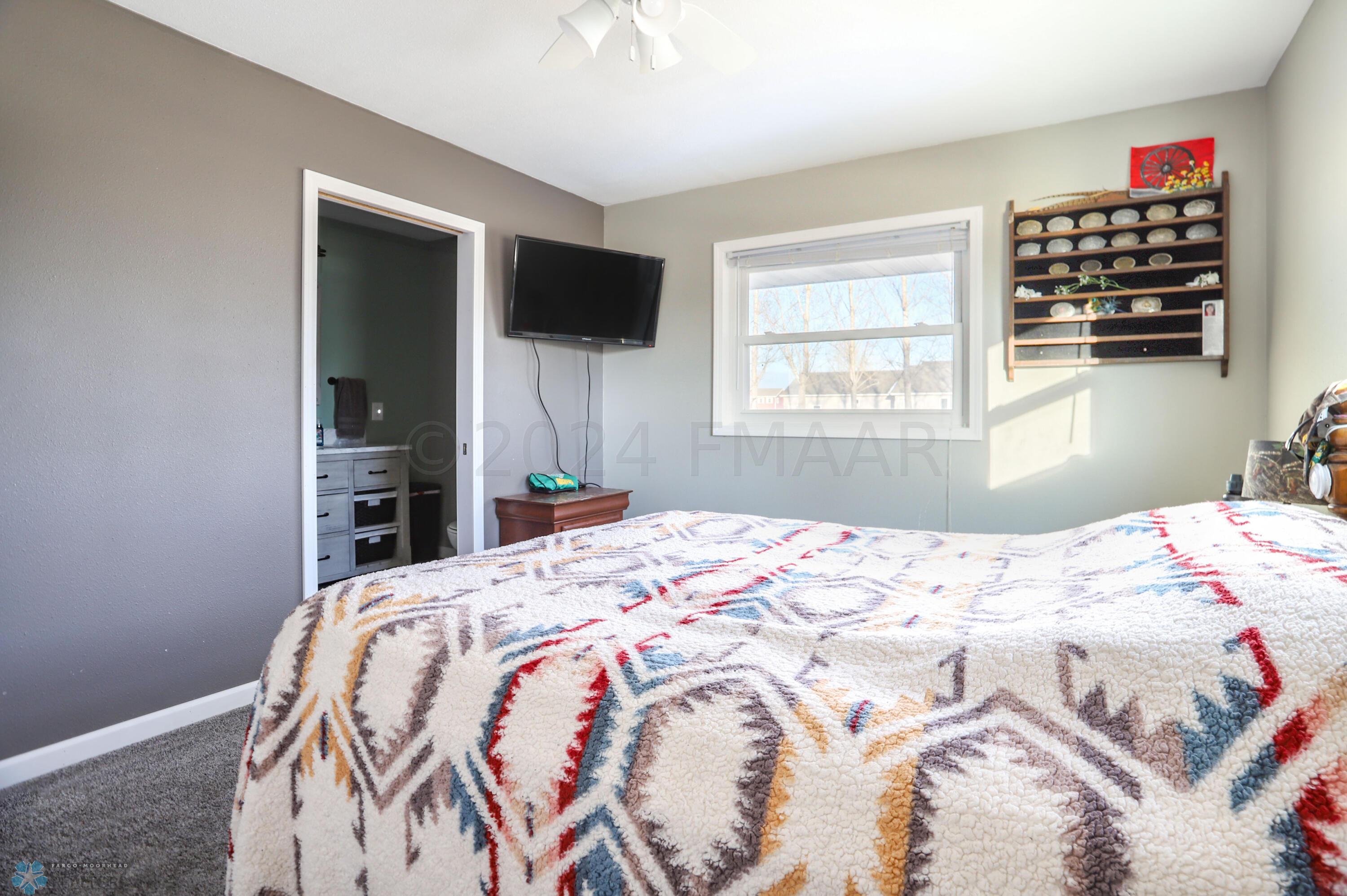 Moorhead, Minnesota 56560, United States, 4 Bedrooms Bedrooms, ,2 BathroomsBathrooms,Residential,Pending,60032