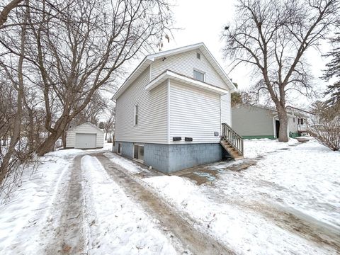 Multifamily For Sale - 822 W Maple Avenue<br/> Fergus Falls, MN 56537