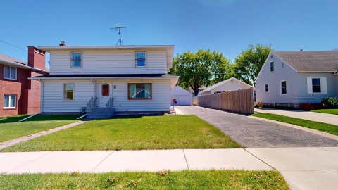 Homes For Sale - 406 Giles Place<br/> Freeborn County, Albert Lea, MN 56007