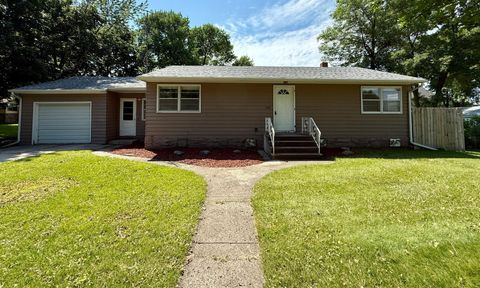 Homes For Sale - 220 S 4th Street<br/> Bird Island, MN 55310