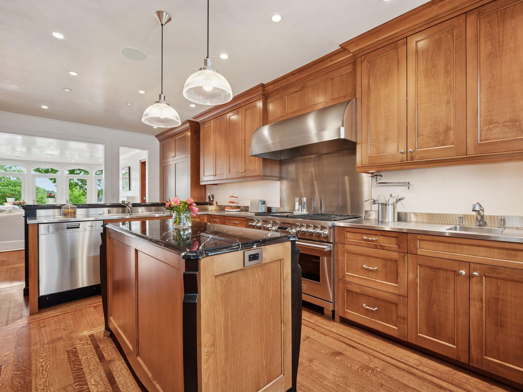 2683 E Lake Of The Isles Parkway, Minneapolis, Minnesota image 18