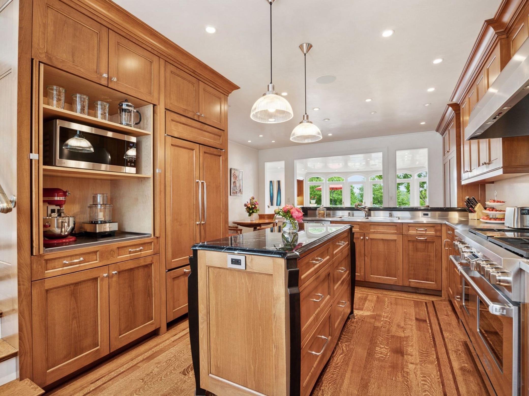 2683 E Lake Of The Isles Parkway, Minneapolis, Minnesota image 17