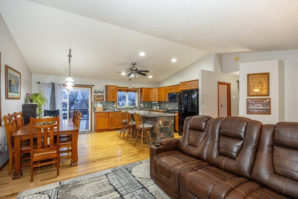 West Fargo, North Dakota 58078, United States, 3 Bedrooms Bedrooms, ,3 BathroomsBathrooms,Residential,Pending,67235