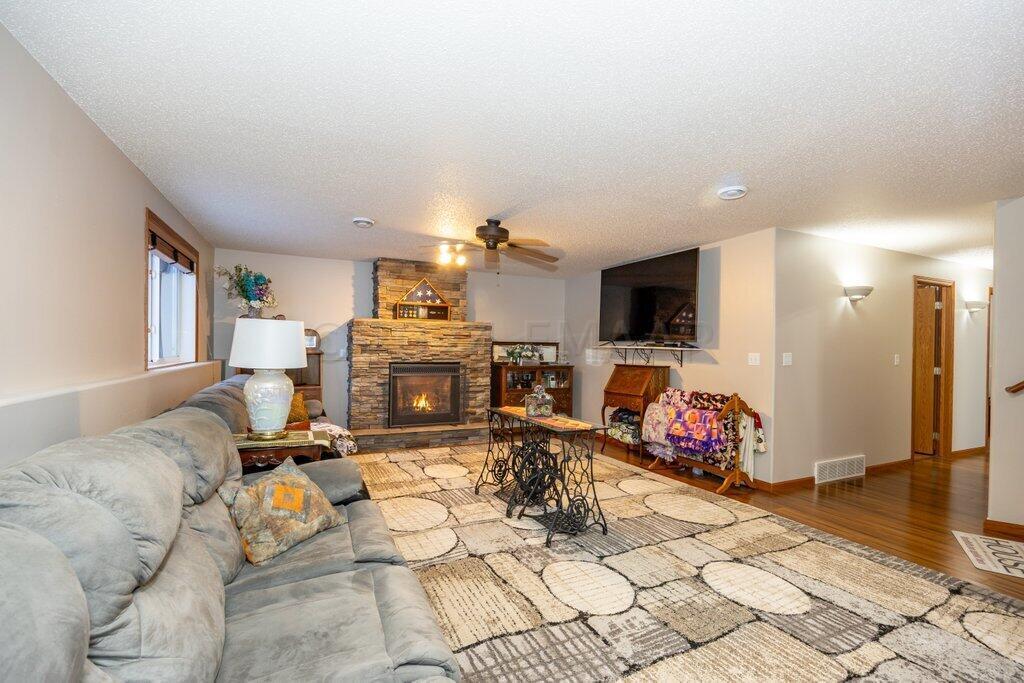 West Fargo, North Dakota 58078, United States, 3 Bedrooms Bedrooms, ,3 BathroomsBathrooms,Residential,Pending,67235