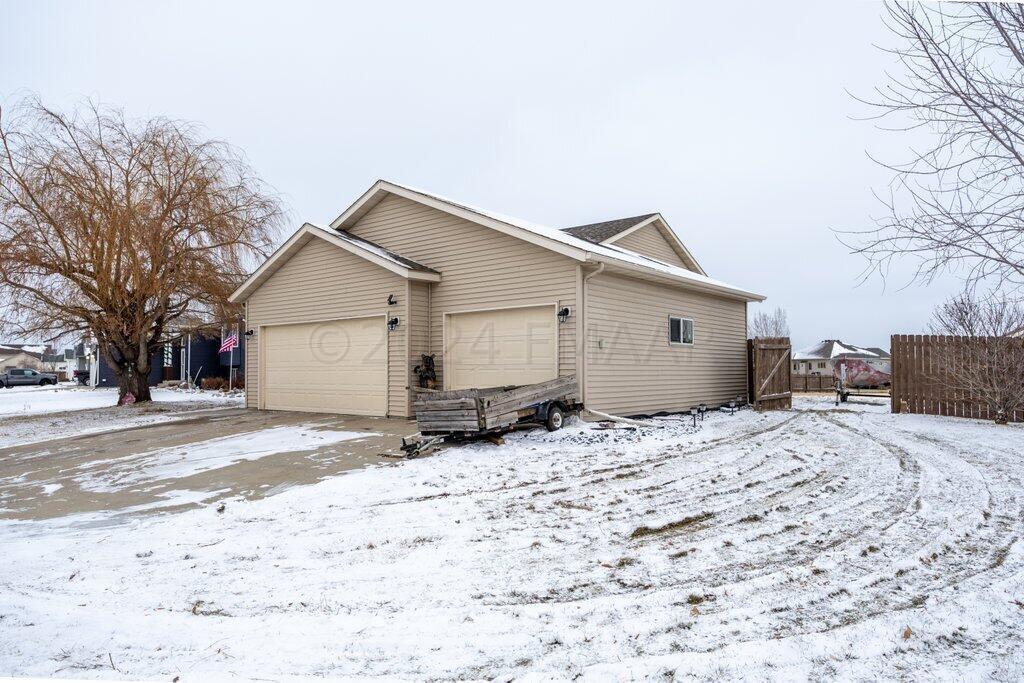 West Fargo, North Dakota 58078, United States, 3 Bedrooms Bedrooms, ,3 BathroomsBathrooms,Residential,Pending,67235