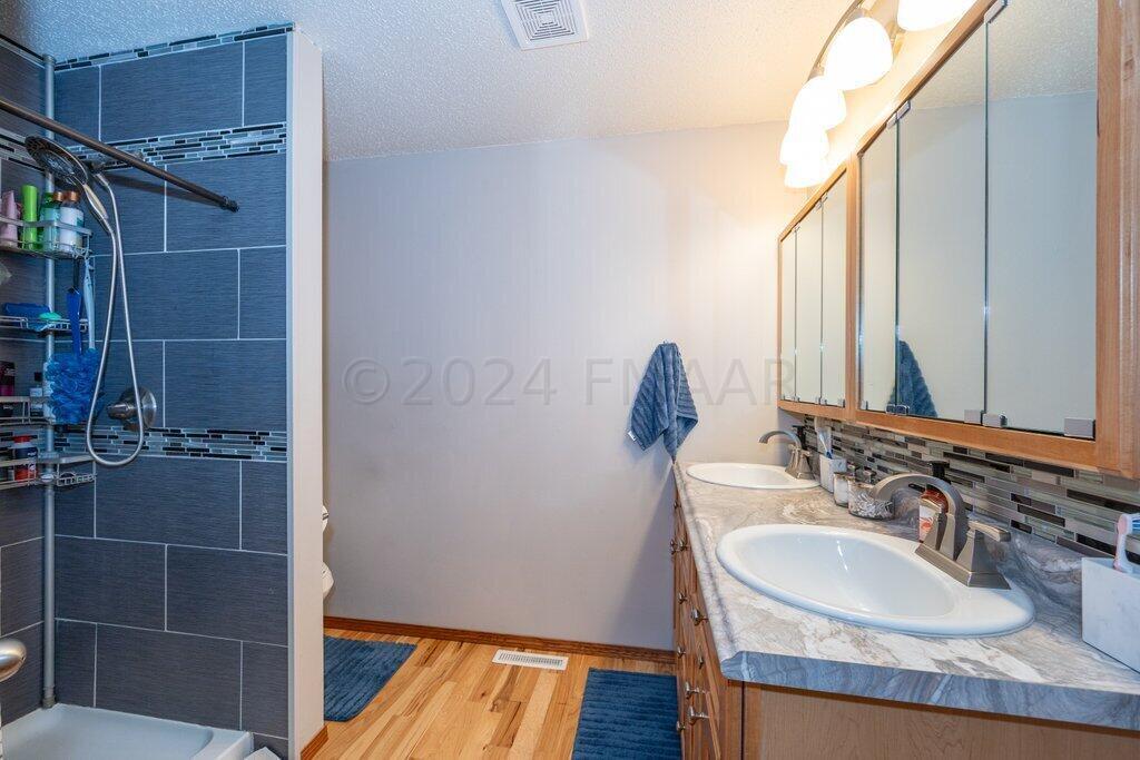 West Fargo, North Dakota 58078, United States, 3 Bedrooms Bedrooms, ,3 BathroomsBathrooms,Residential,Pending,67235