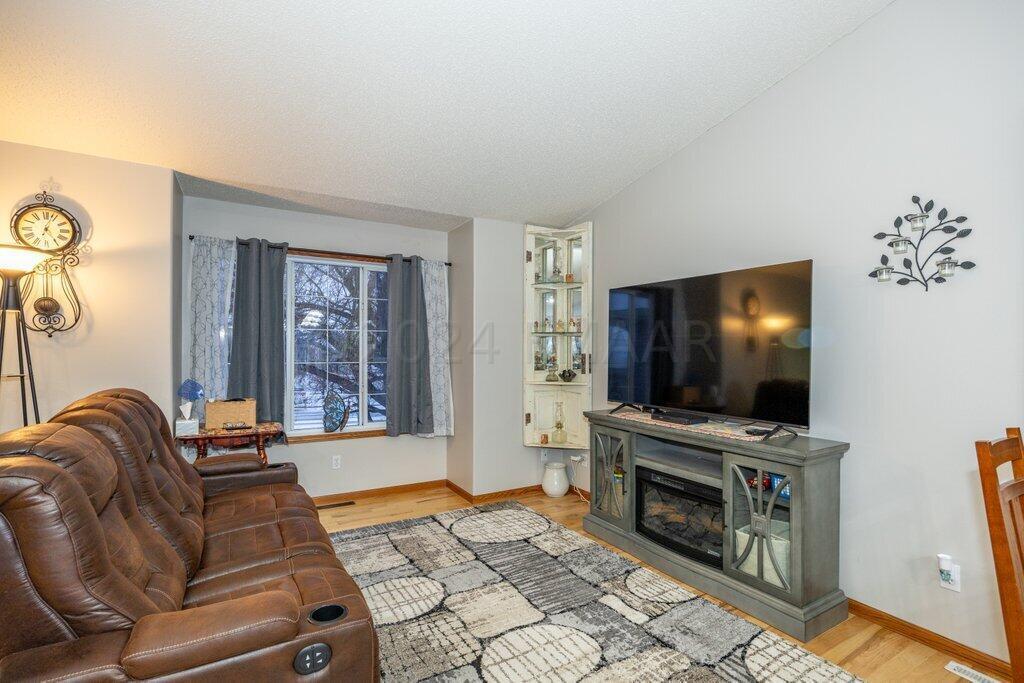 West Fargo, North Dakota 58078, United States, 3 Bedrooms Bedrooms, ,3 BathroomsBathrooms,Residential,Pending,67235