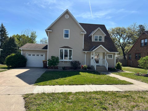 Homes For Sale - 109 S Grant Street<br/> Lake Mills, IA 50450