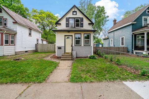 Homes For Sale - 996 Charles Avenue<br/> Saint Paul, MN 55104