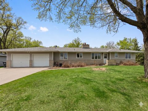 Homes For Sale - 25791 Dodd Boulevard<br/> Dakota County, Lakeville, MN 55044