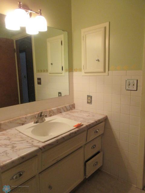 Fargo, North Dakota 58102, United States, 5 Bedrooms Bedrooms, ,3 BathroomsBathrooms,Residential,Active,113895