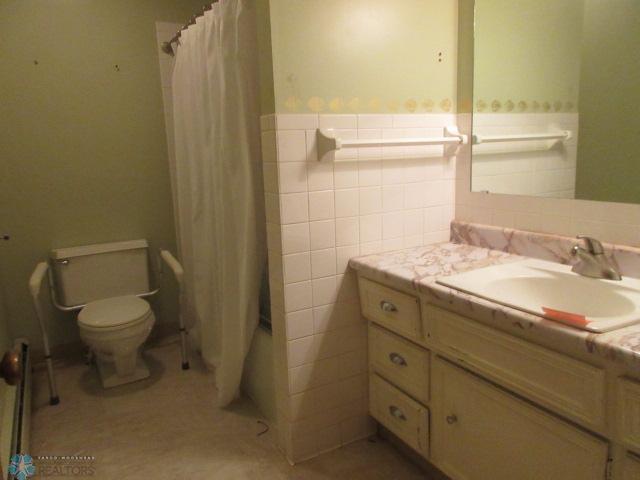 Fargo, North Dakota 58102, United States, 5 Bedrooms Bedrooms, ,3 BathroomsBathrooms,Residential,Active,113895