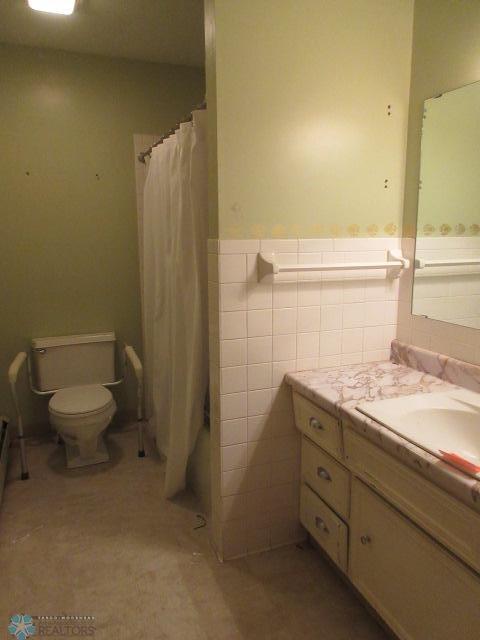 Fargo, North Dakota 58102, United States, 5 Bedrooms Bedrooms, ,3 BathroomsBathrooms,Residential,Active,113895