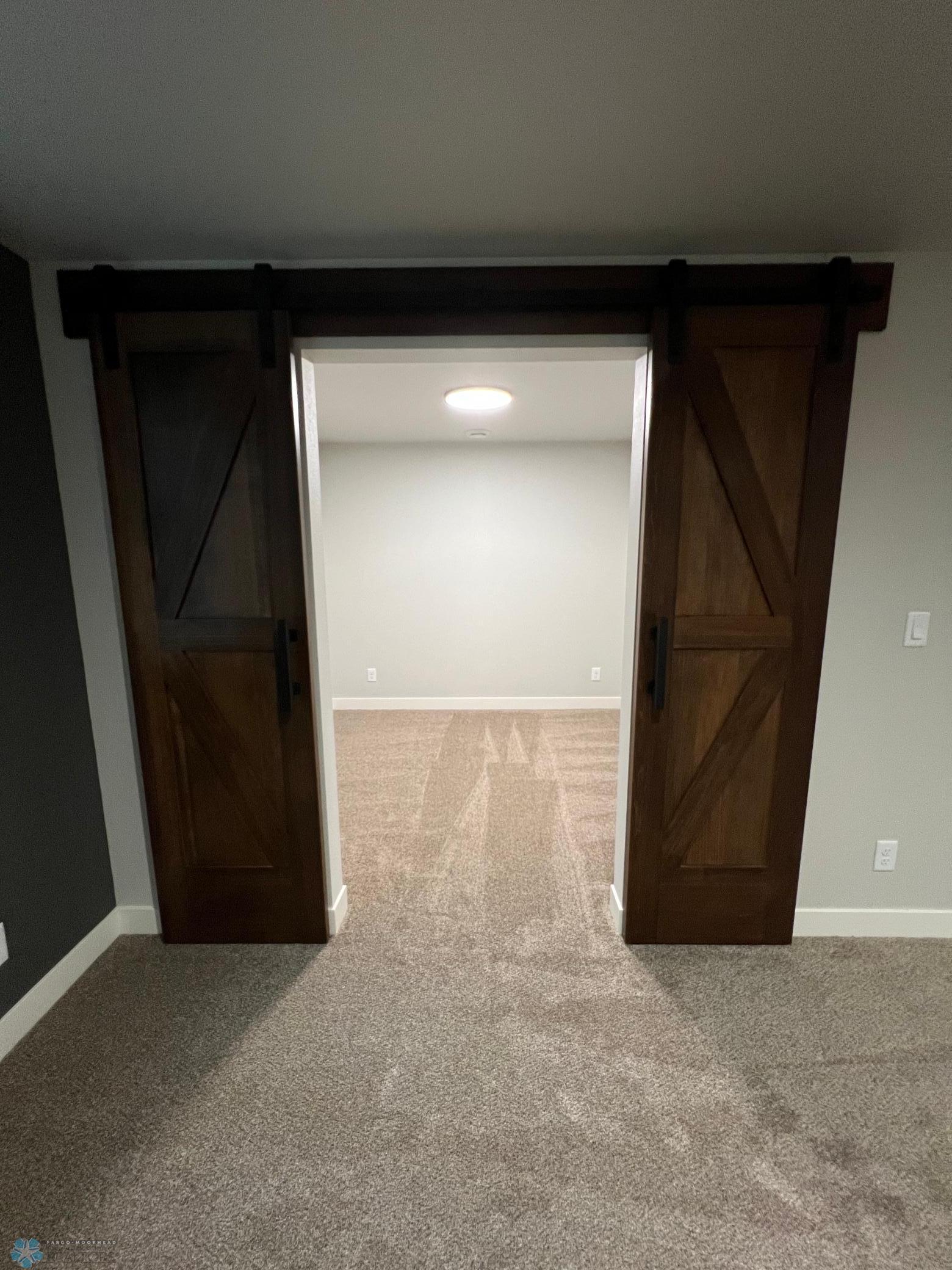 Fargo, North Dakota 58104, United States, 5 Bedrooms Bedrooms, ,5 BathroomsBathrooms,Residential,Pending,50161