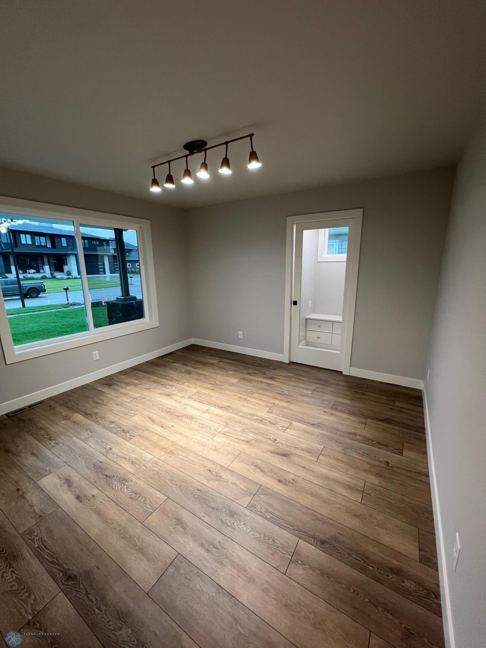 Fargo, North Dakota 58104, United States, 5 Bedrooms Bedrooms, ,5 BathroomsBathrooms,Residential,Pending,50161