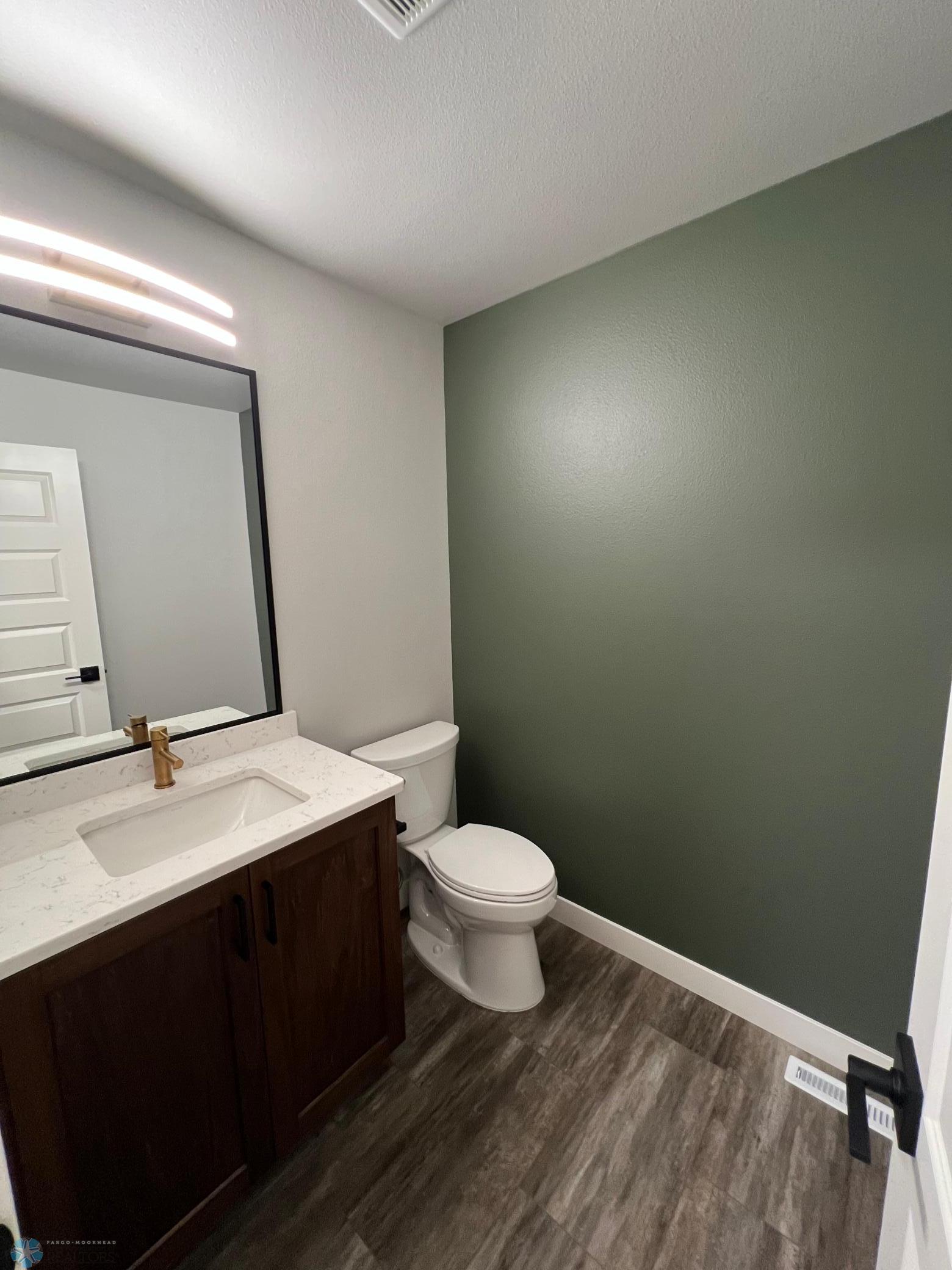 Fargo, North Dakota 58104, United States, 5 Bedrooms Bedrooms, ,5 BathroomsBathrooms,Residential,Pending,50161