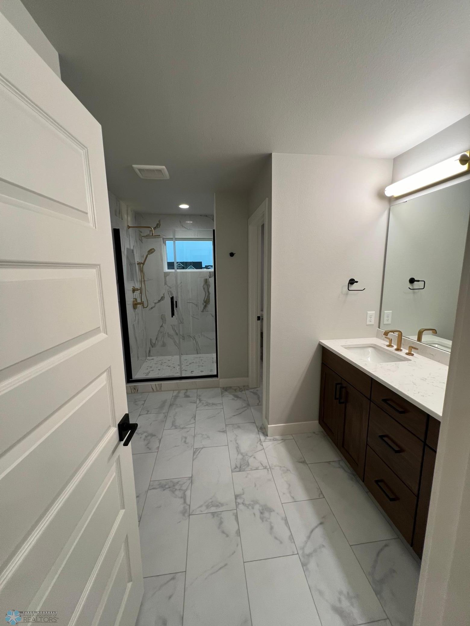 Fargo, North Dakota 58104, United States, 5 Bedrooms Bedrooms, ,5 BathroomsBathrooms,Residential,Pending,50161