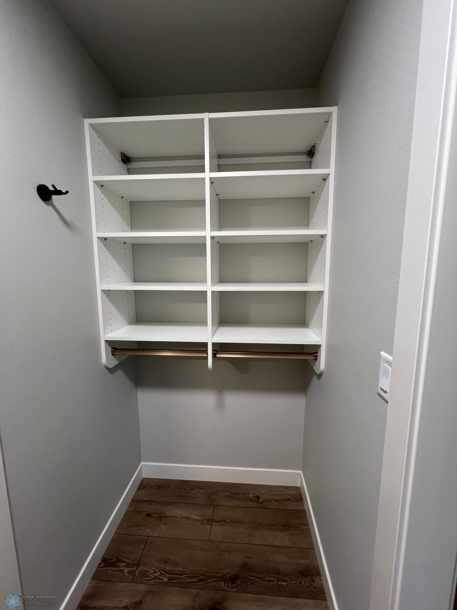 Fargo, North Dakota 58104, United States, 5 Bedrooms Bedrooms, ,5 BathroomsBathrooms,Residential,Pending,50161