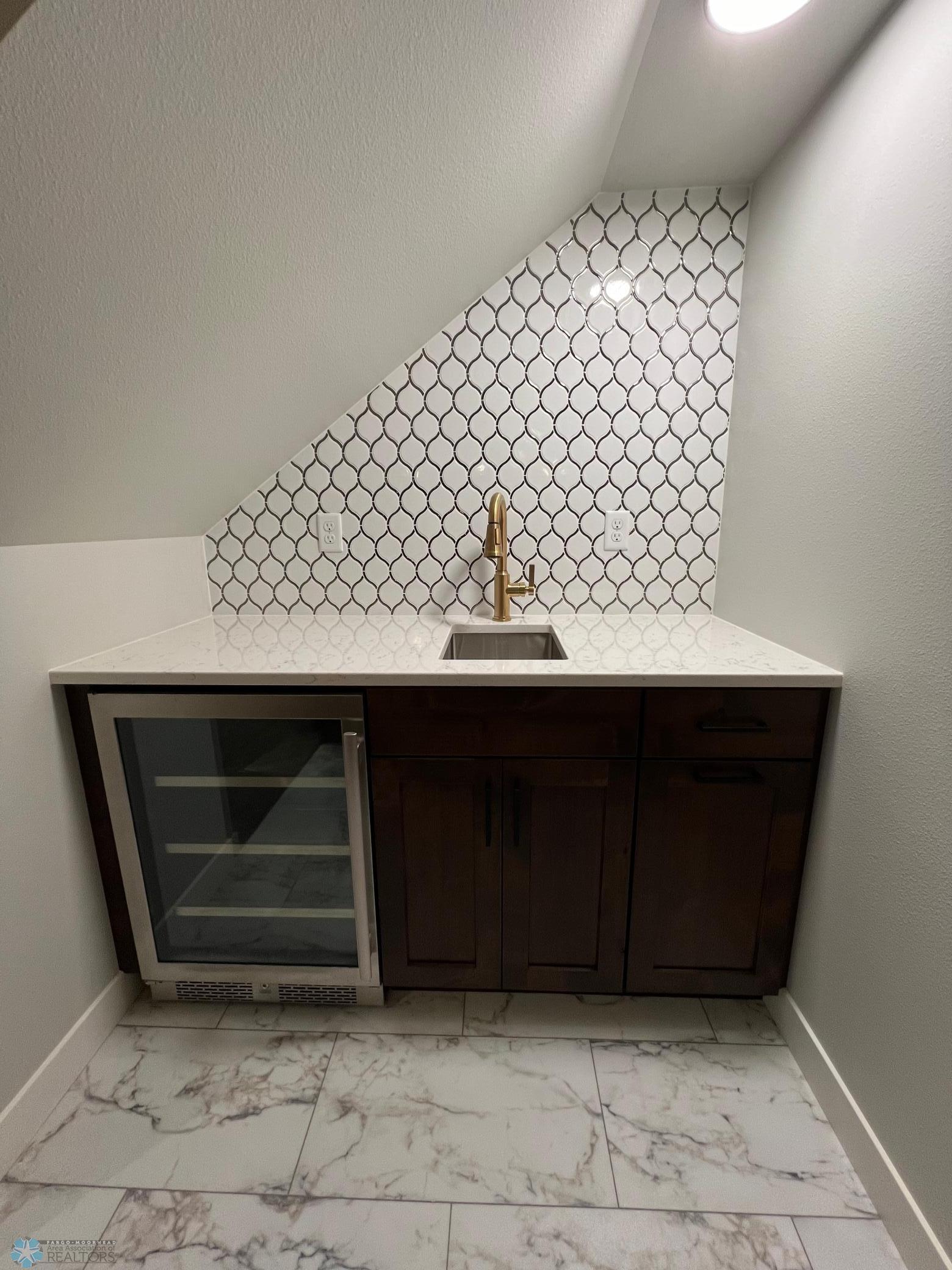 Fargo, North Dakota 58104, United States, 5 Bedrooms Bedrooms, ,5 BathroomsBathrooms,Residential,Pending,50161