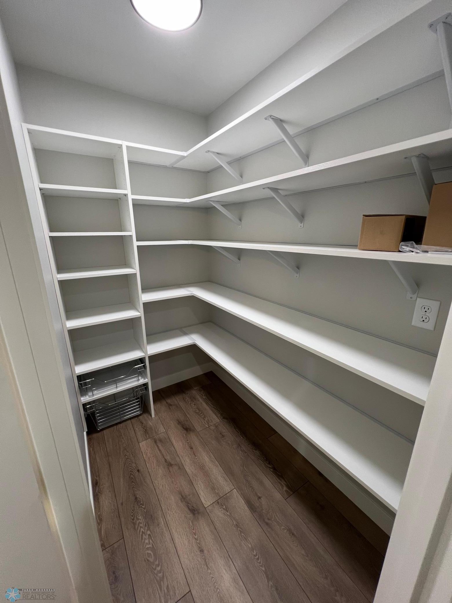 Fargo, North Dakota 58104, United States, 5 Bedrooms Bedrooms, ,5 BathroomsBathrooms,Residential,Pending,50161