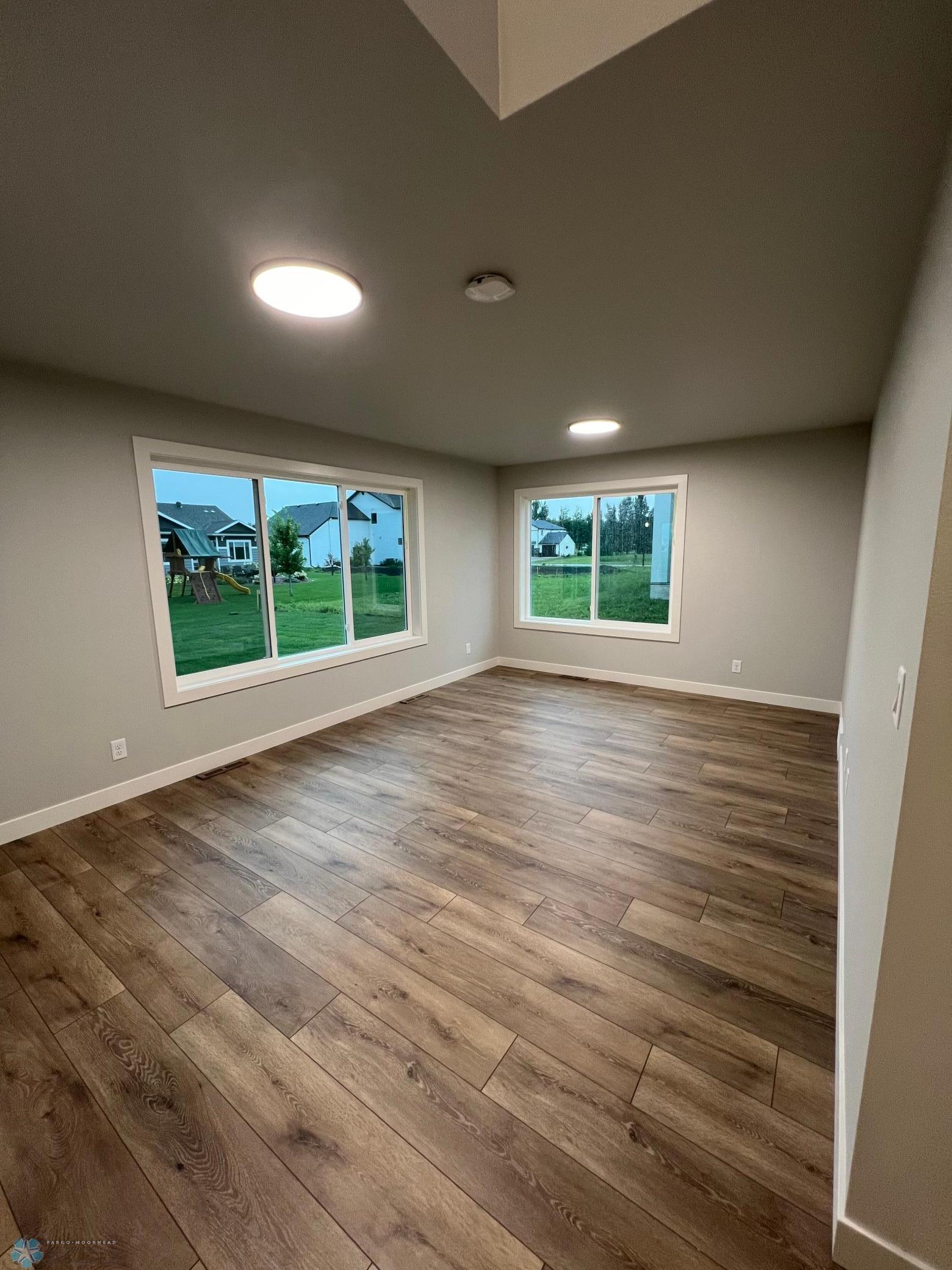 Fargo, North Dakota 58104, United States, 5 Bedrooms Bedrooms, ,5 BathroomsBathrooms,Residential,Pending,50161