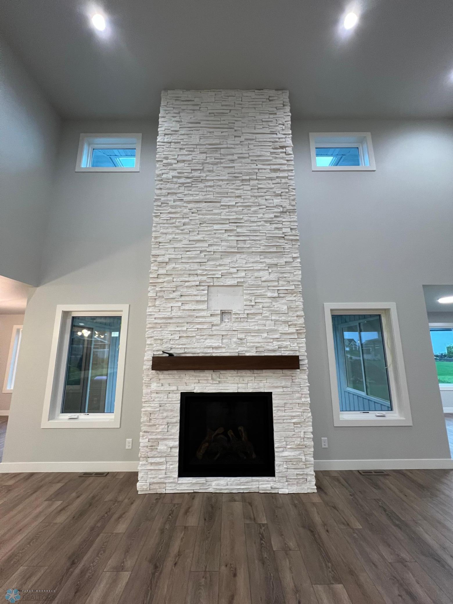 Fargo, North Dakota 58104, United States, 5 Bedrooms Bedrooms, ,5 BathroomsBathrooms,Residential,Pending,50161