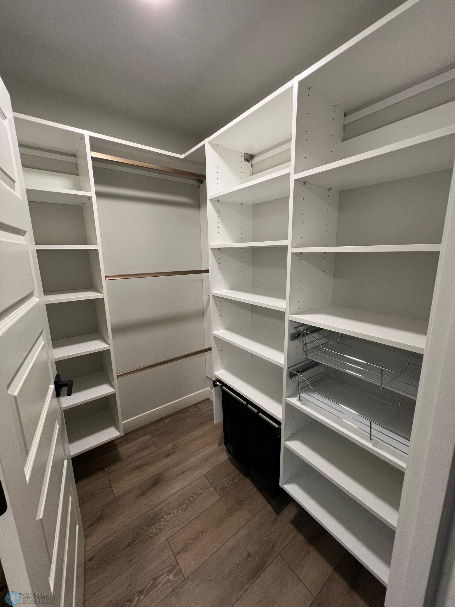 Fargo, North Dakota 58104, United States, 5 Bedrooms Bedrooms, ,5 BathroomsBathrooms,Residential,Pending,50161