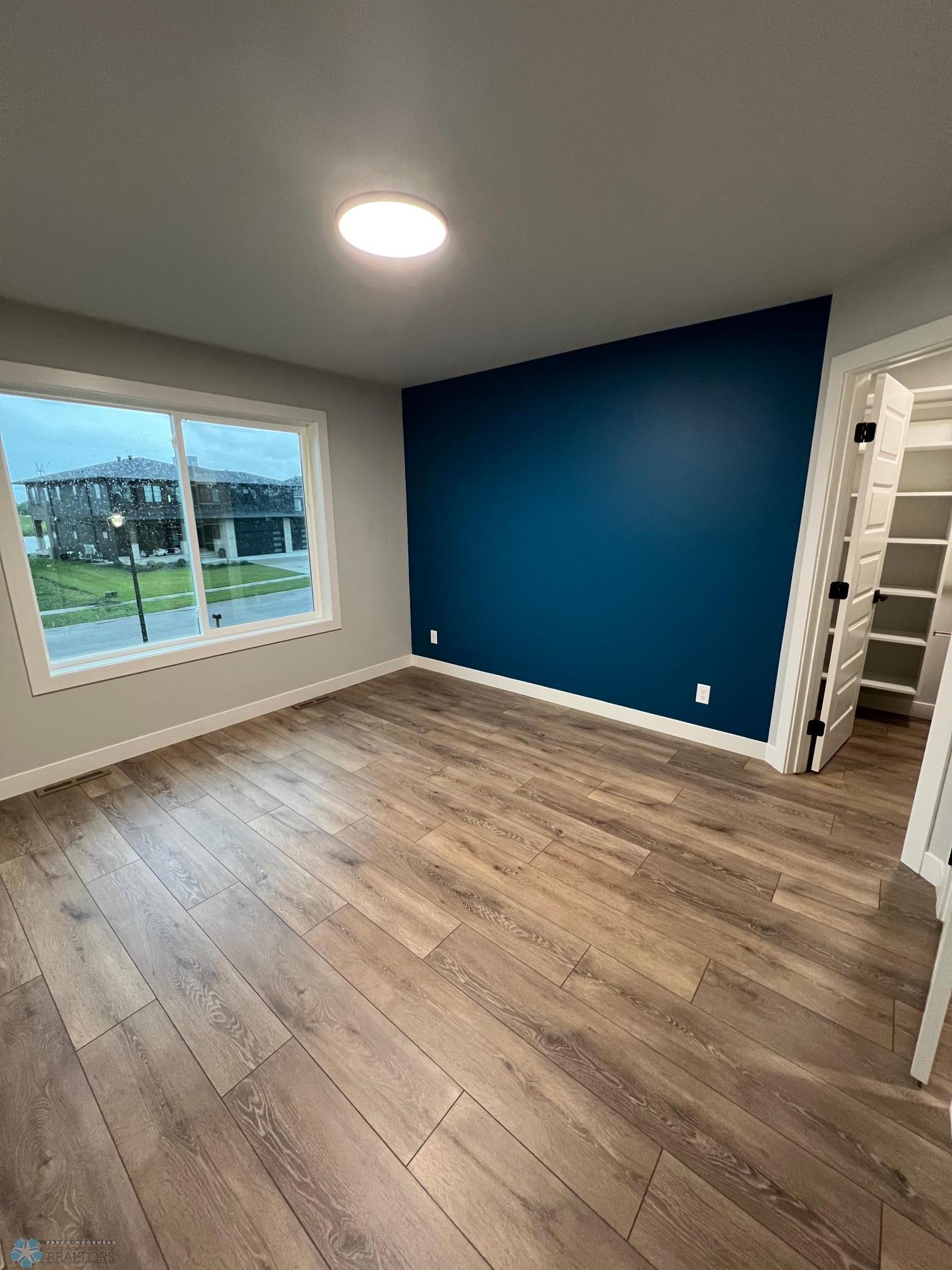 Fargo, North Dakota 58104, United States, 5 Bedrooms Bedrooms, ,5 BathroomsBathrooms,Residential,Pending,50161