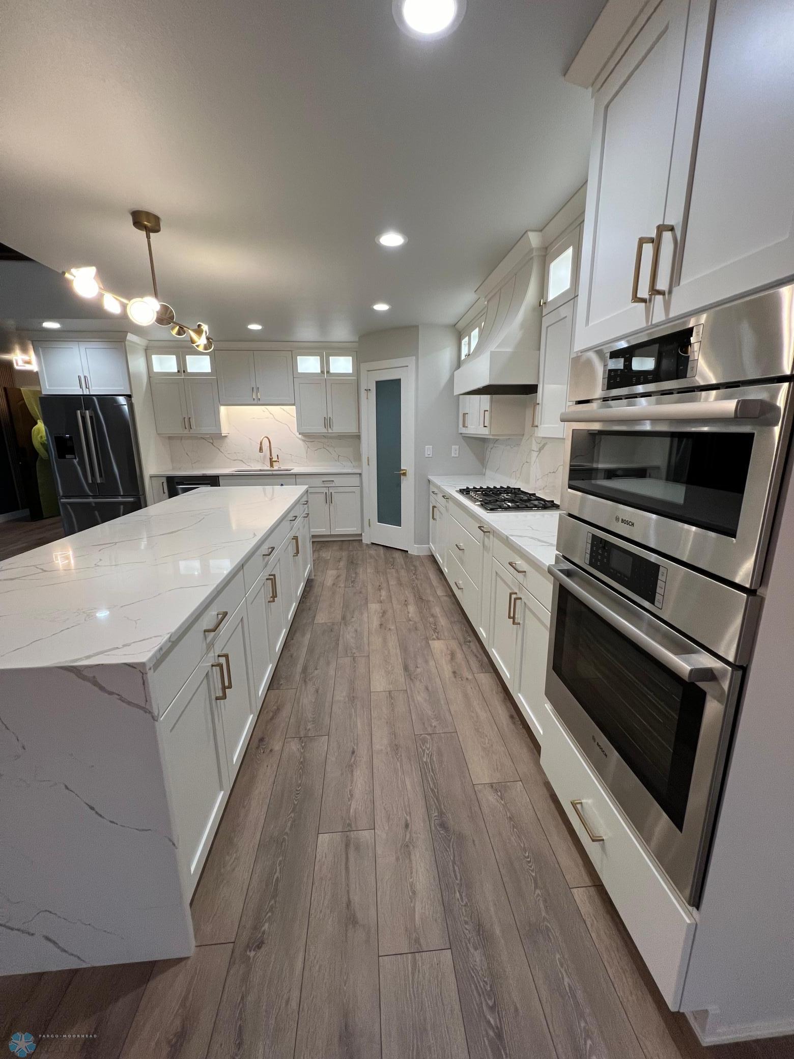 Fargo, North Dakota 58104, United States, 5 Bedrooms Bedrooms, ,5 BathroomsBathrooms,Residential,Pending,50161