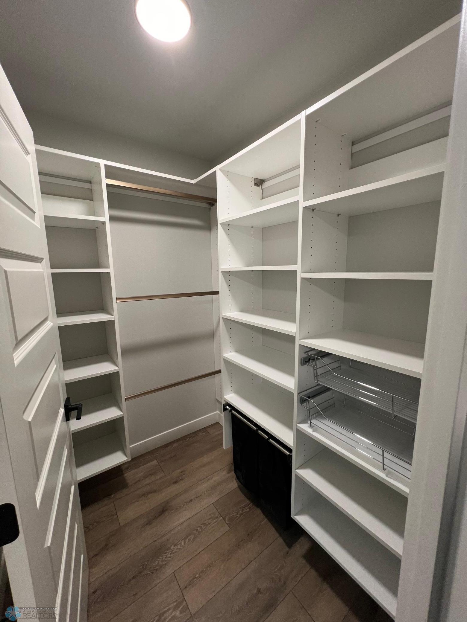 Fargo, North Dakota 58104, United States, 5 Bedrooms Bedrooms, ,5 BathroomsBathrooms,Residential,Pending,50161