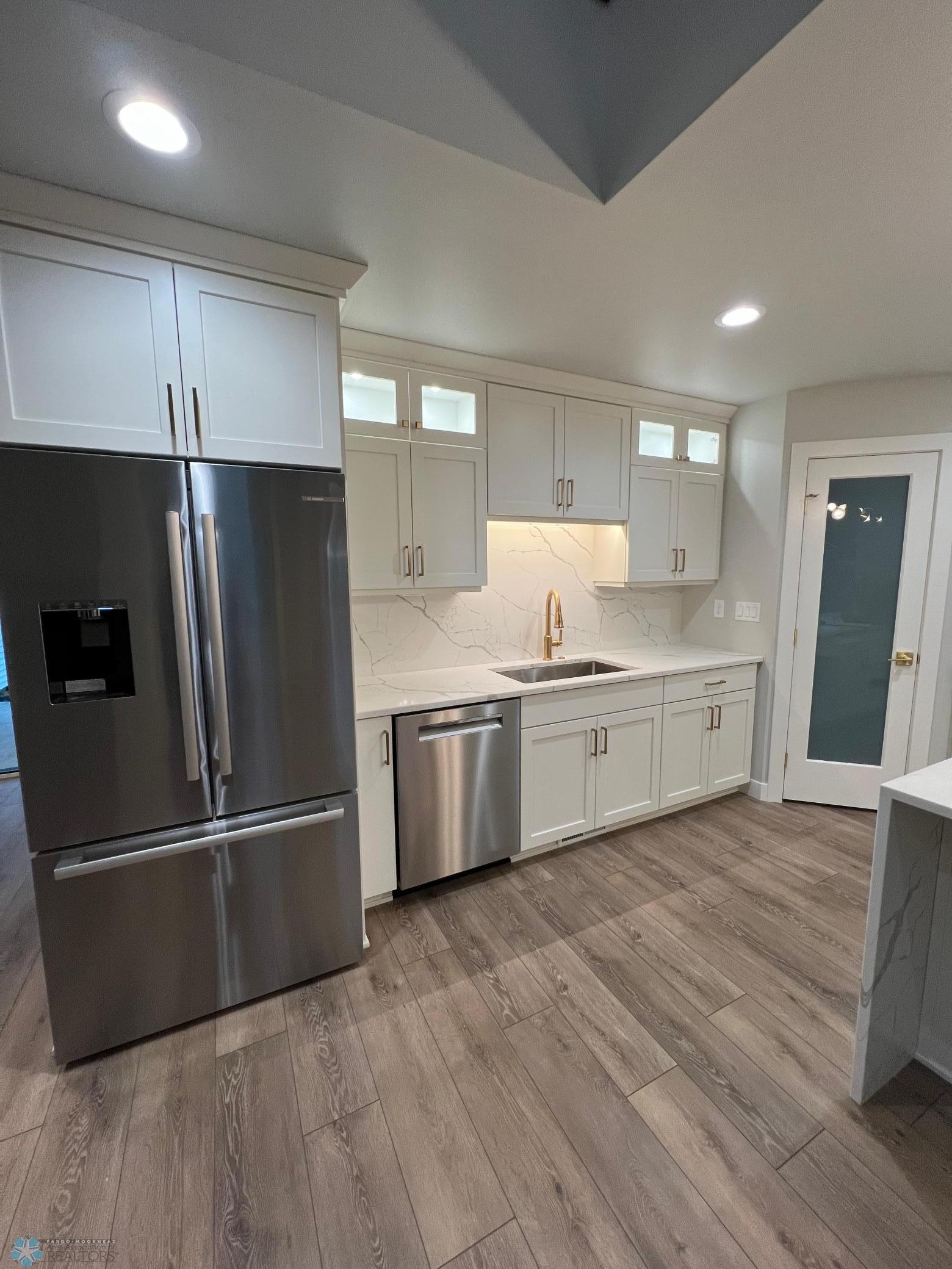 Fargo, North Dakota 58104, United States, 5 Bedrooms Bedrooms, ,5 BathroomsBathrooms,Residential,Pending,50161