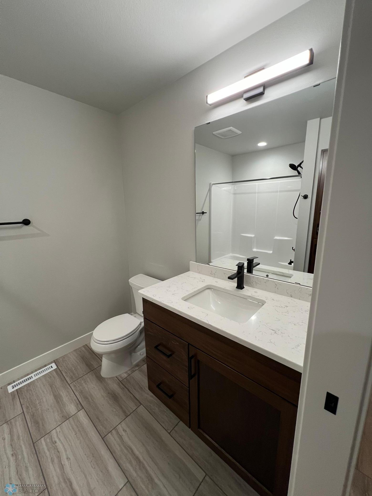 Fargo, North Dakota 58104, United States, 5 Bedrooms Bedrooms, ,5 BathroomsBathrooms,Residential,Pending,50161