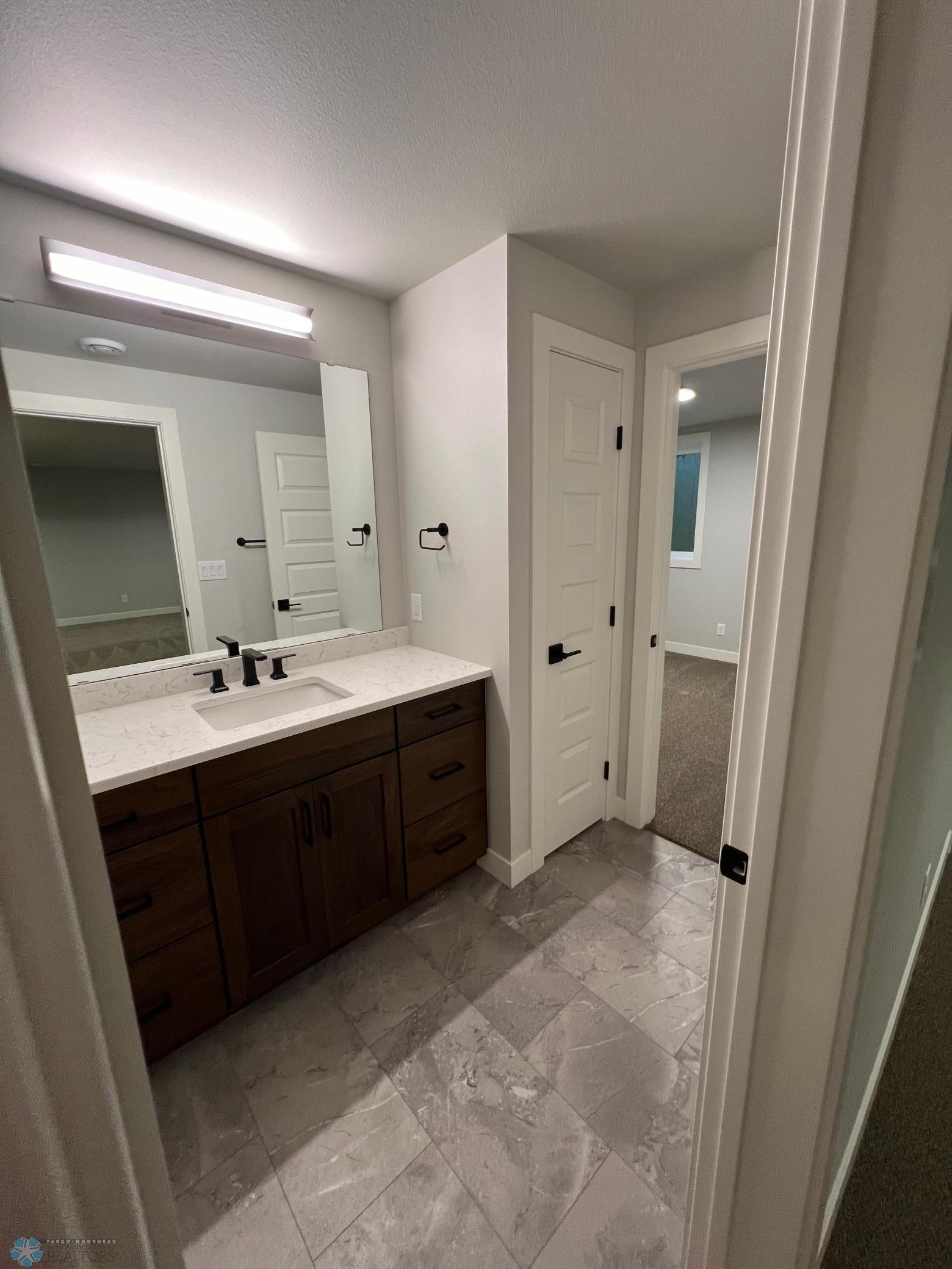 Fargo, North Dakota 58104, United States, 5 Bedrooms Bedrooms, ,5 BathroomsBathrooms,Residential,Pending,50161