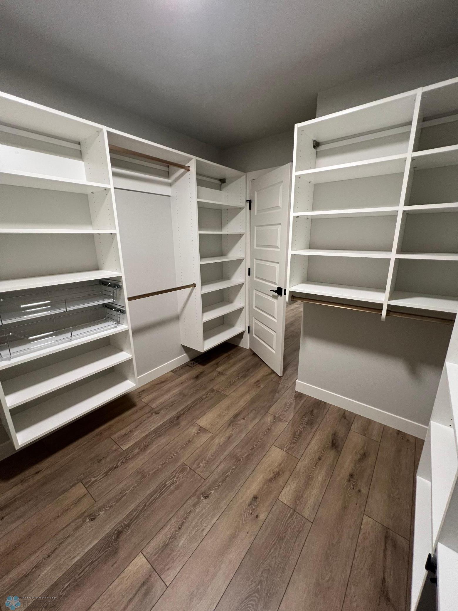 Fargo, North Dakota 58104, United States, 5 Bedrooms Bedrooms, ,5 BathroomsBathrooms,Residential,Pending,50161