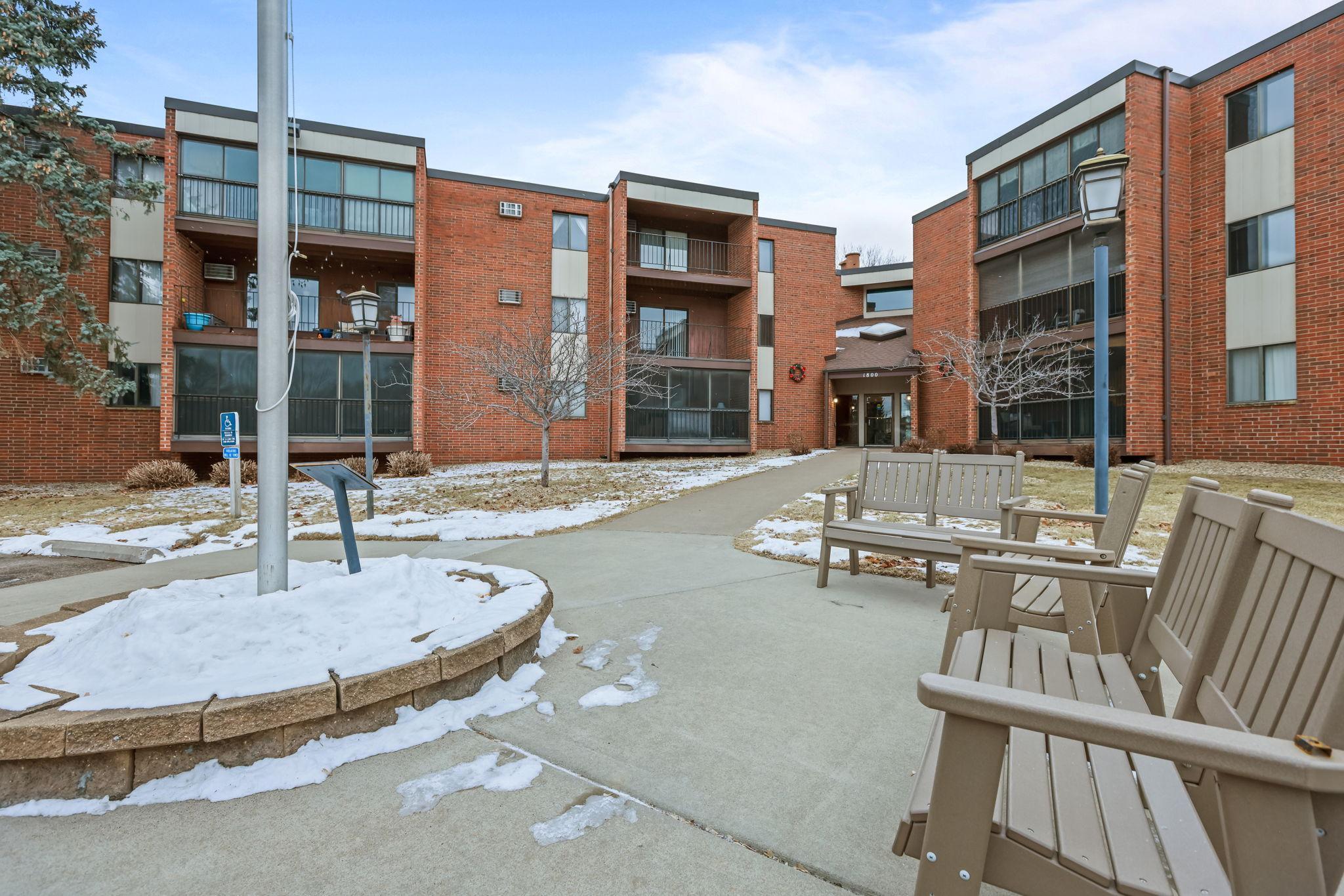 1800 Riverwood Drive #303, Burnsville, Minnesota image 1