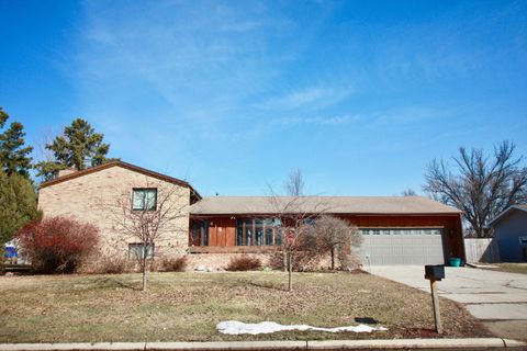 Homes For Sale - 412 18th Avenue<br/> Wahpeton, ND 58075