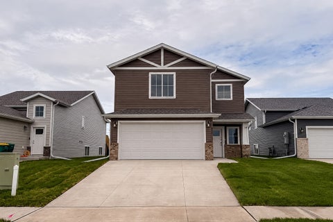 Homes For Sale - 850 1st Avenue<br/> Horace, ND 58047