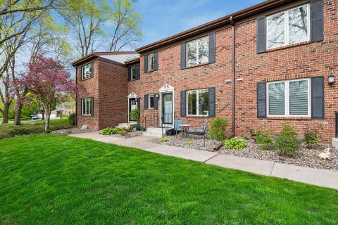Townhouse For Sale - 1092 Ivy Hill Drive<br/> Saint Paul, MN 55118
