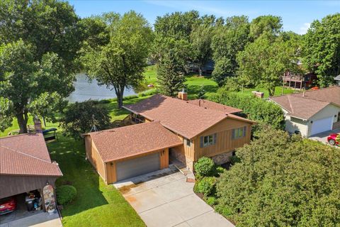 Homes For Sale - 2516 Ridge Lane<br/> Saint Paul, MN 55112