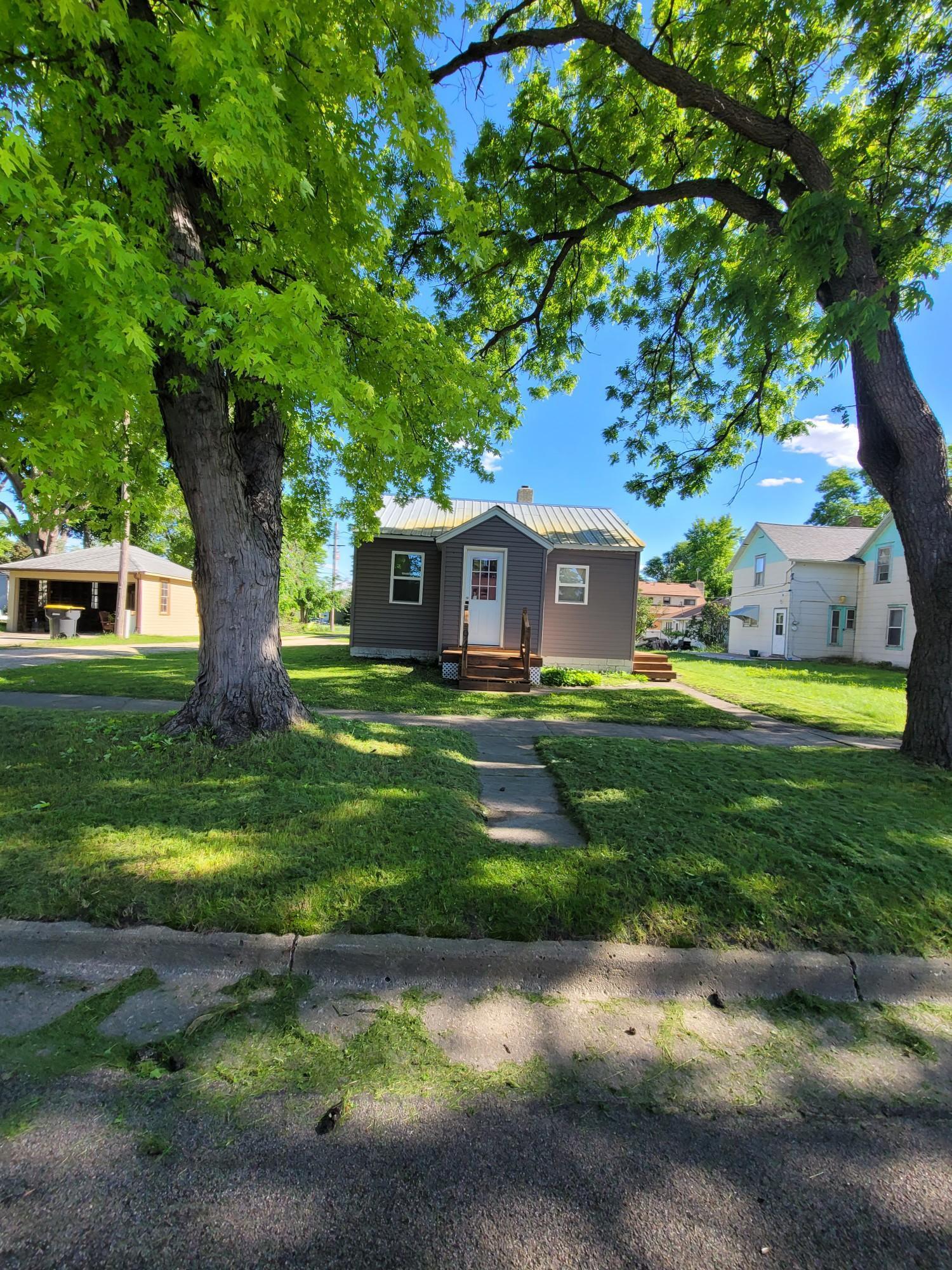 941 Birch Avenue, Bird Island, Minnesota image 1
